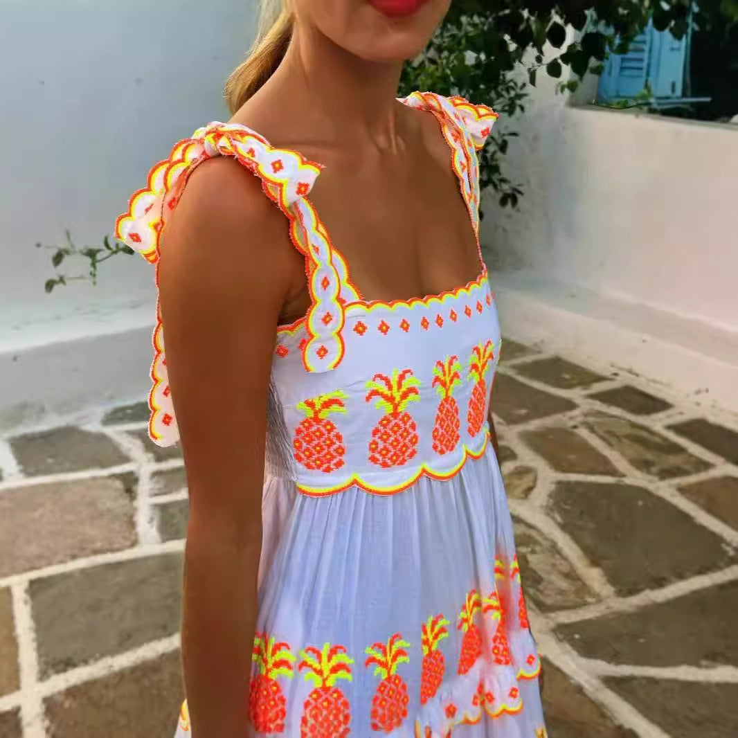 "Robe longue fluide brodée bohème, coton léger, colorée, idéal été plage, encolure carrée, bretelles nouées volants."