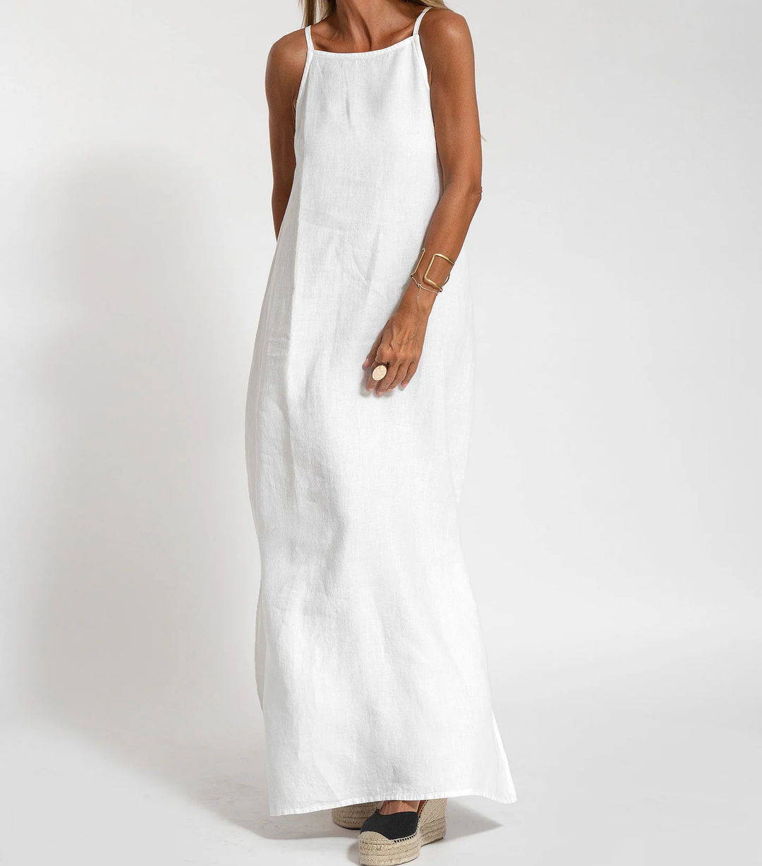 Robe longue maxi femme à bretelles fines, élégante et fluide pour une tenue estivale chic.