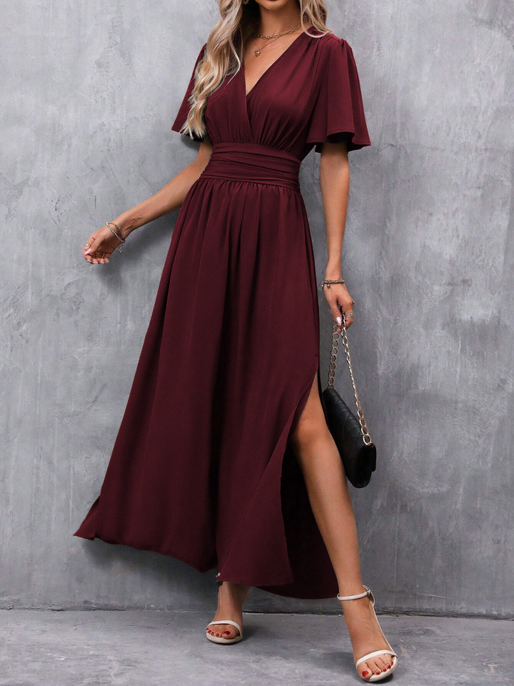 Robe longue élégante pour femme, parfaite pour soirées et cérémonies. Tissu fluide, coupe chic.