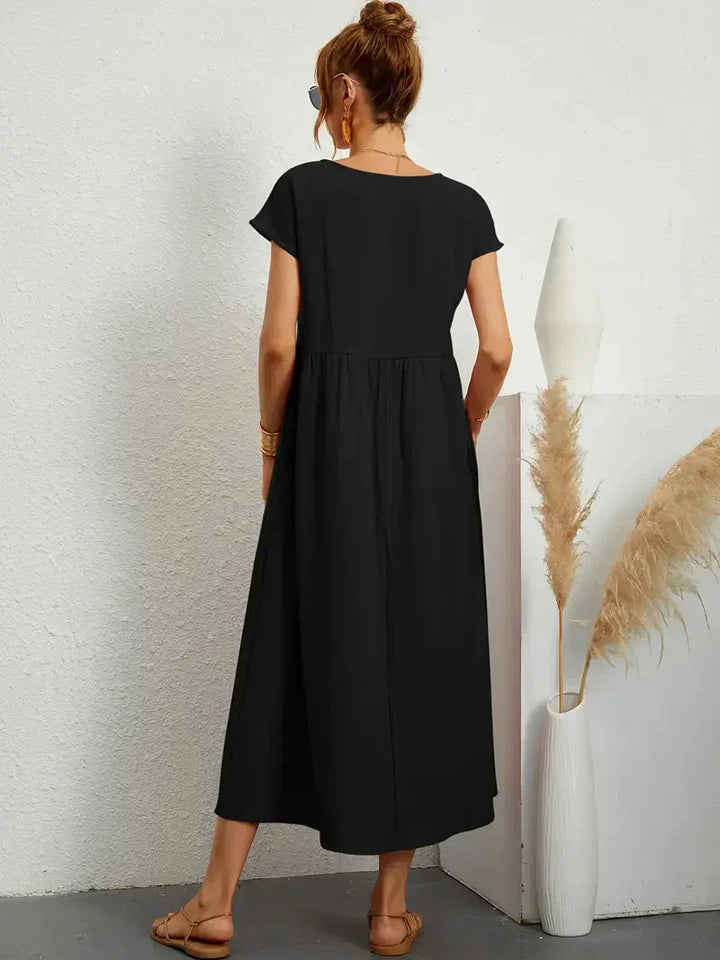 Robe maxi fluide Melody pour femme, style estival chic et confort décontracté. Vêtement mode d'été.
