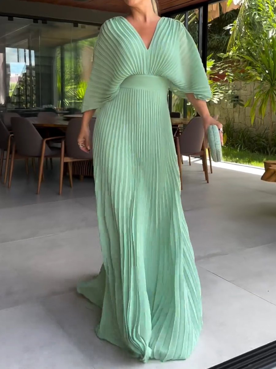 Robe plissée élégante femme, coupe longue, parfaite pour invitée de mariage ou soirée chic.