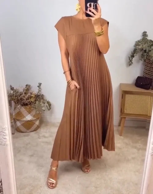 Robe longue plissée, élégante et chic.  Coupe fluide, idéale pour toutes occasions.