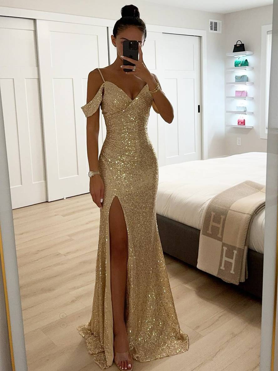 Robe longue soirée chic : sequins, col V, fente.  Élégante et glamour pour occasions spéciales.
