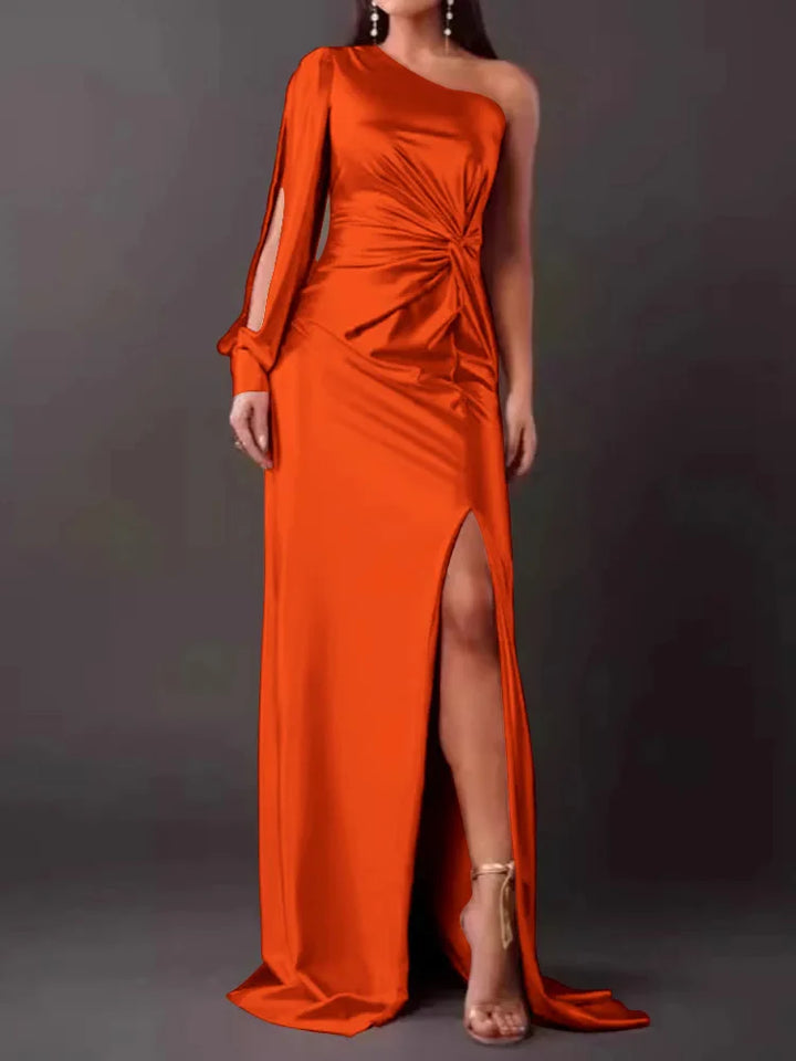 Robe longue soirée élégante, coupe fluide.  Parfait pour les événements spéciaux.