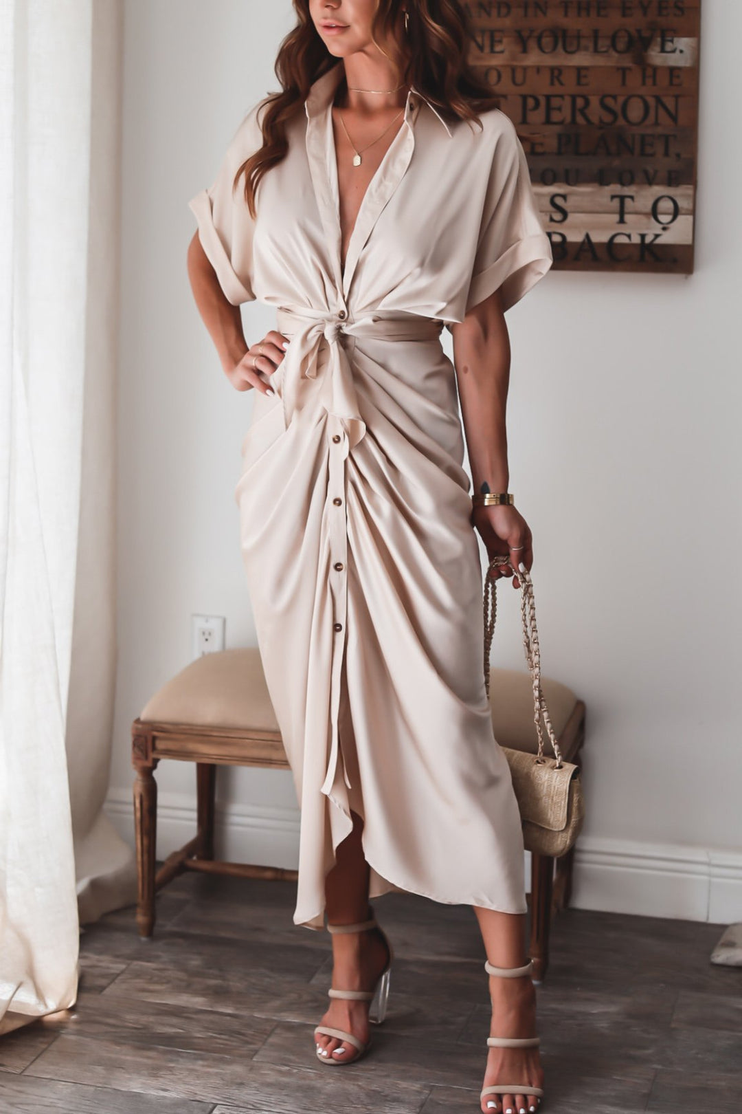 Robe longue femme Sorina, boutons décoratifs, idéale pour un look chic décontracté estival.