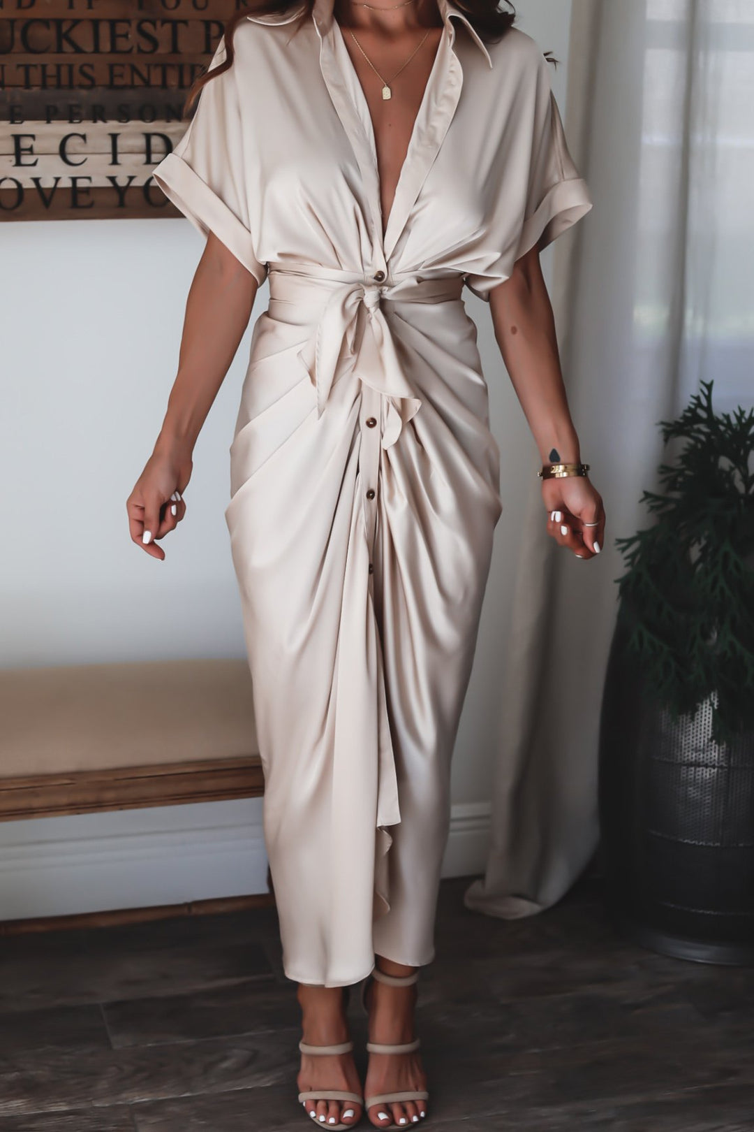 Robe cocktail femme Sorina, longue et boutonnée, parfaite pour une élégance estivale légère.