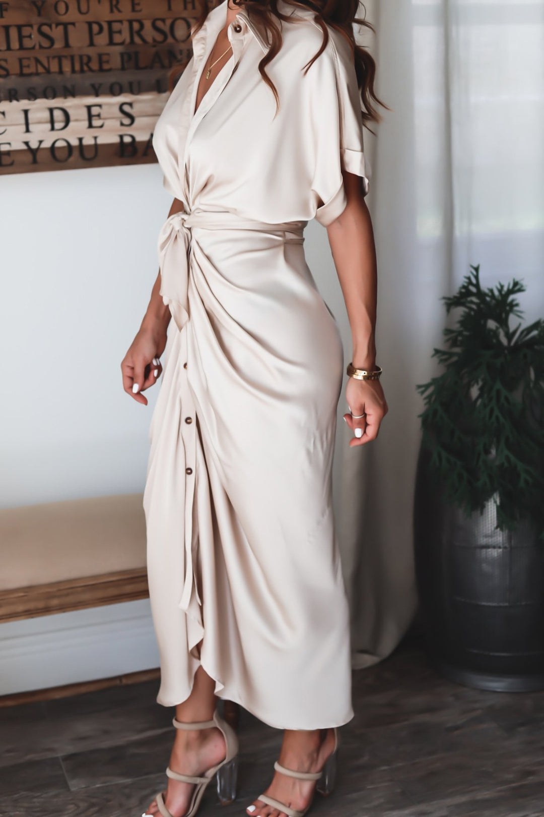Nouvelle robe longue Sorina à boutons, mode femme polyvalente pour les jours ensoleillés.