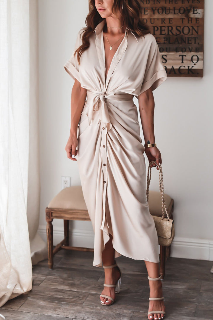 Robe longue à boutons Sorina, style chic pour femme, parfaite pour un événement ou sortie.