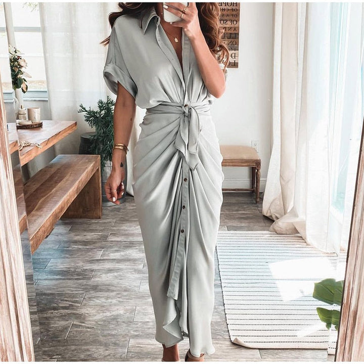 Robe d'été Sorina chic pour femme, design long à boutons, confort et élégance garantis.
