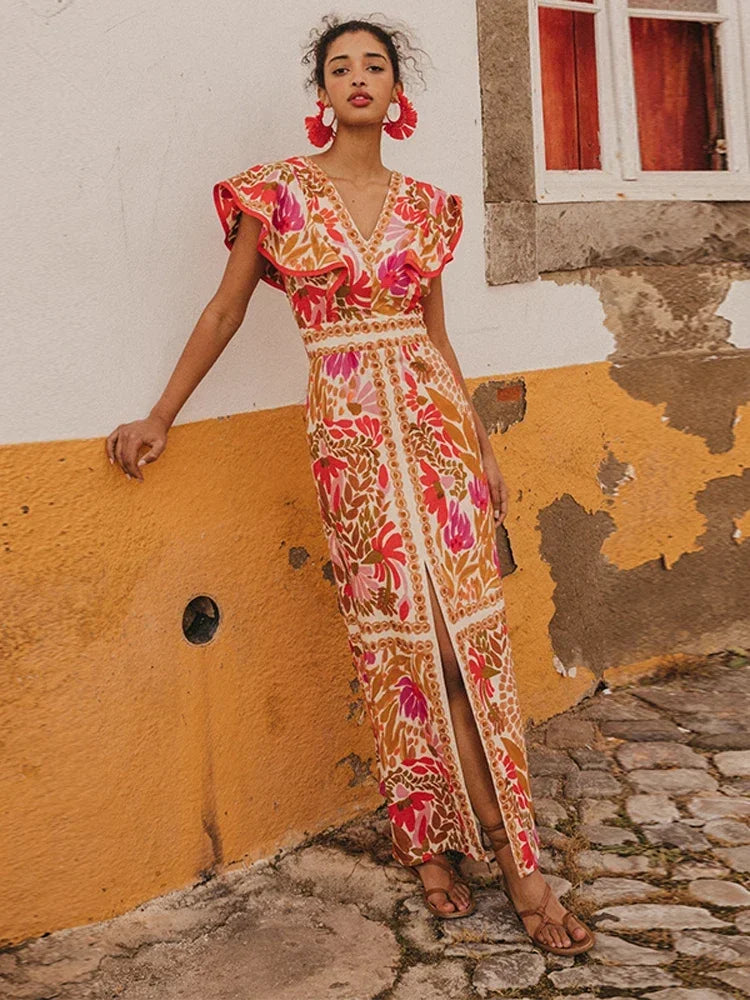 Robe longue vintage élégante, coupe fluide, manches originales.  Idéale pour événements spéciaux.