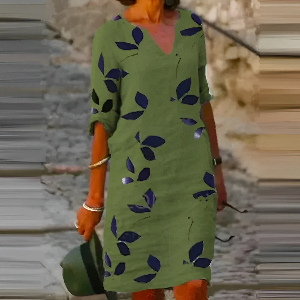 "Robe Mavis élégante et chic, coupe ajustée, détails modernes, sublime silhouette, idéale pour occasions formelles."