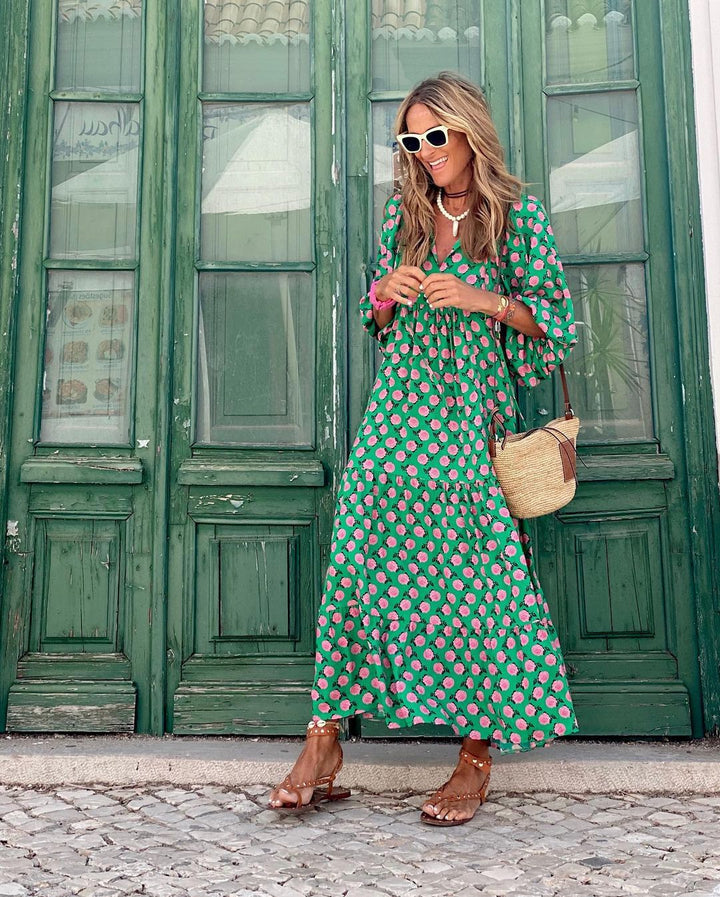 Robe maxi bohème fluide, coupe longue et élégante. Motifs bohèmes.  Parfait pour un look décontracté ou habillé.
