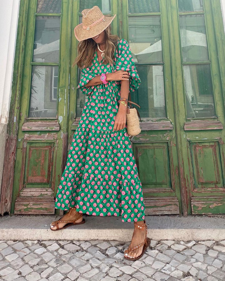 Robe maxi bohème fluide, coupe longue et élégante. Motifs bohèmes.  Parfait pour un look décontracté ou habillé.