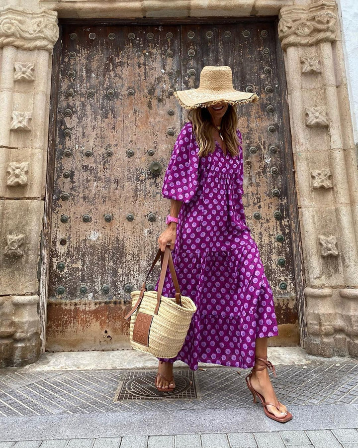 Robe maxi bohème fluide, coupe longue et élégante. Motifs bohèmes.  Parfait pour un look décontracté ou habillé.
