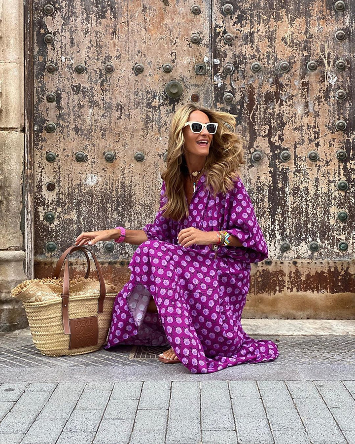 Robe maxi bohème fluide, coupe longue et élégante. Motifs bohèmes.  Parfait pour un look décontracté ou habillé.