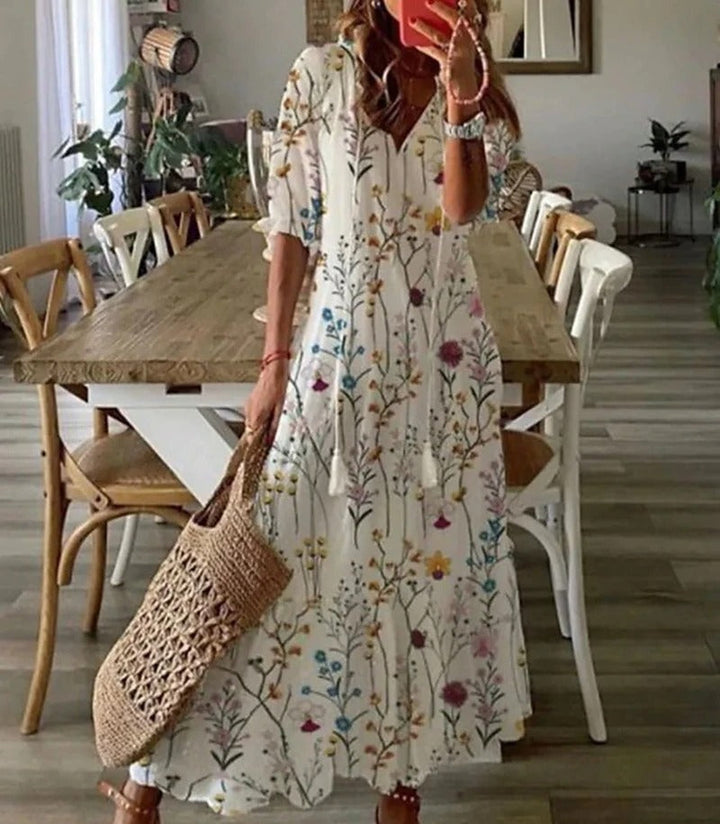 Robe maxi bohème fluide, imprimé estival. Coupe ample et confortable.  Idéale pour l'été.