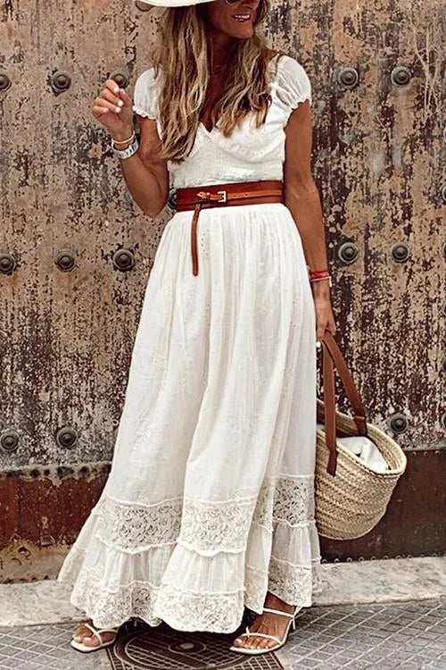 Robe maxi dentelle, manches courtes, décolleté V. Élégante et féminine.  Parfait pour occasions spéciales ou quotidien chic.