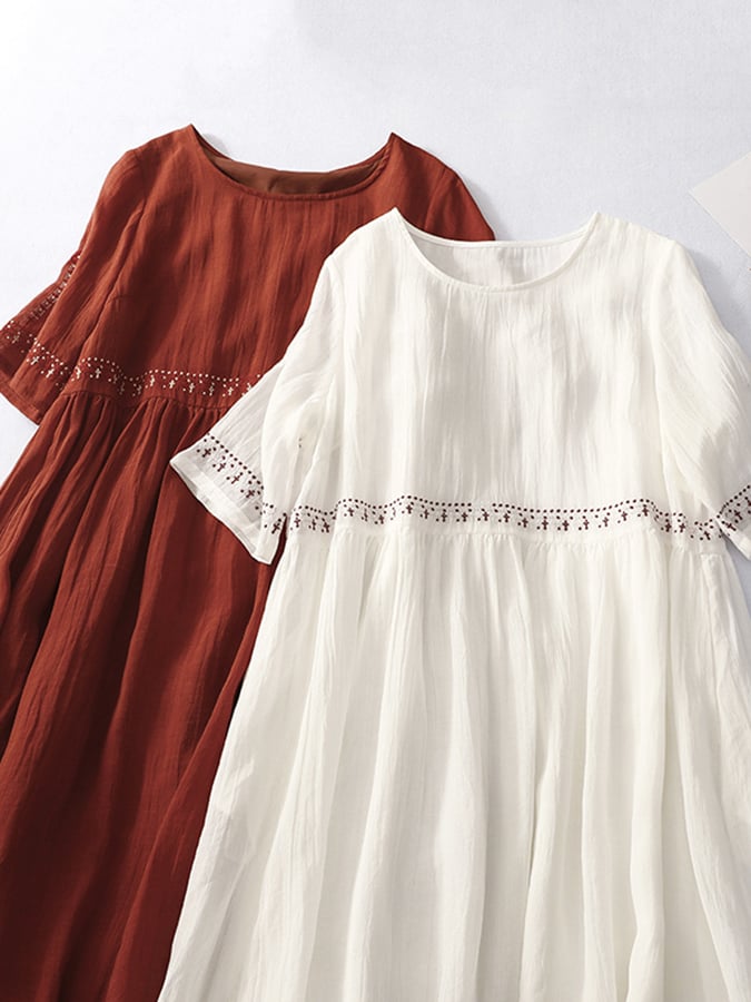 Magnifique robe longue brodée pour femme, style maxi d'été, idéale pour la plage et les vacances.