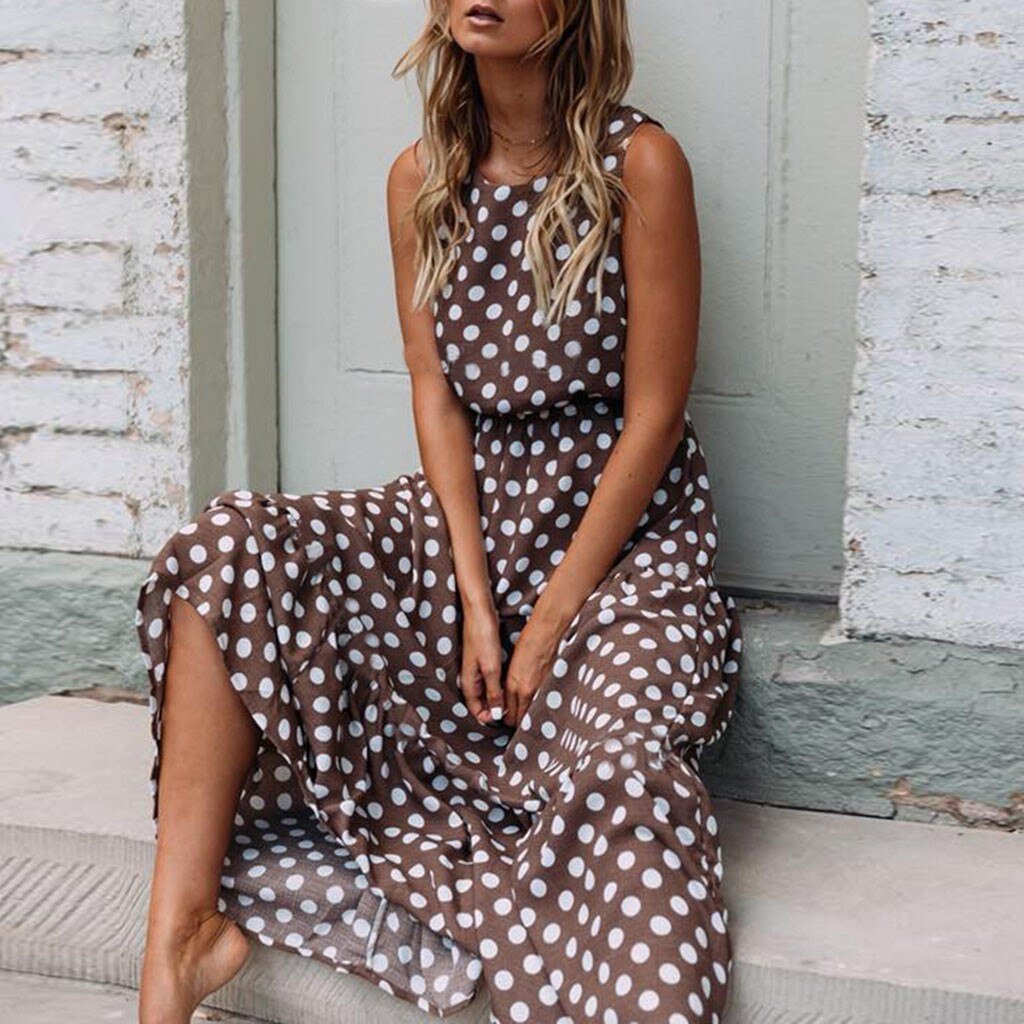 Robe maxi femme élégante, imprimé pois, tissu flottant, coupe flatteuse, confort exceptionnel, design chic et intemporel.