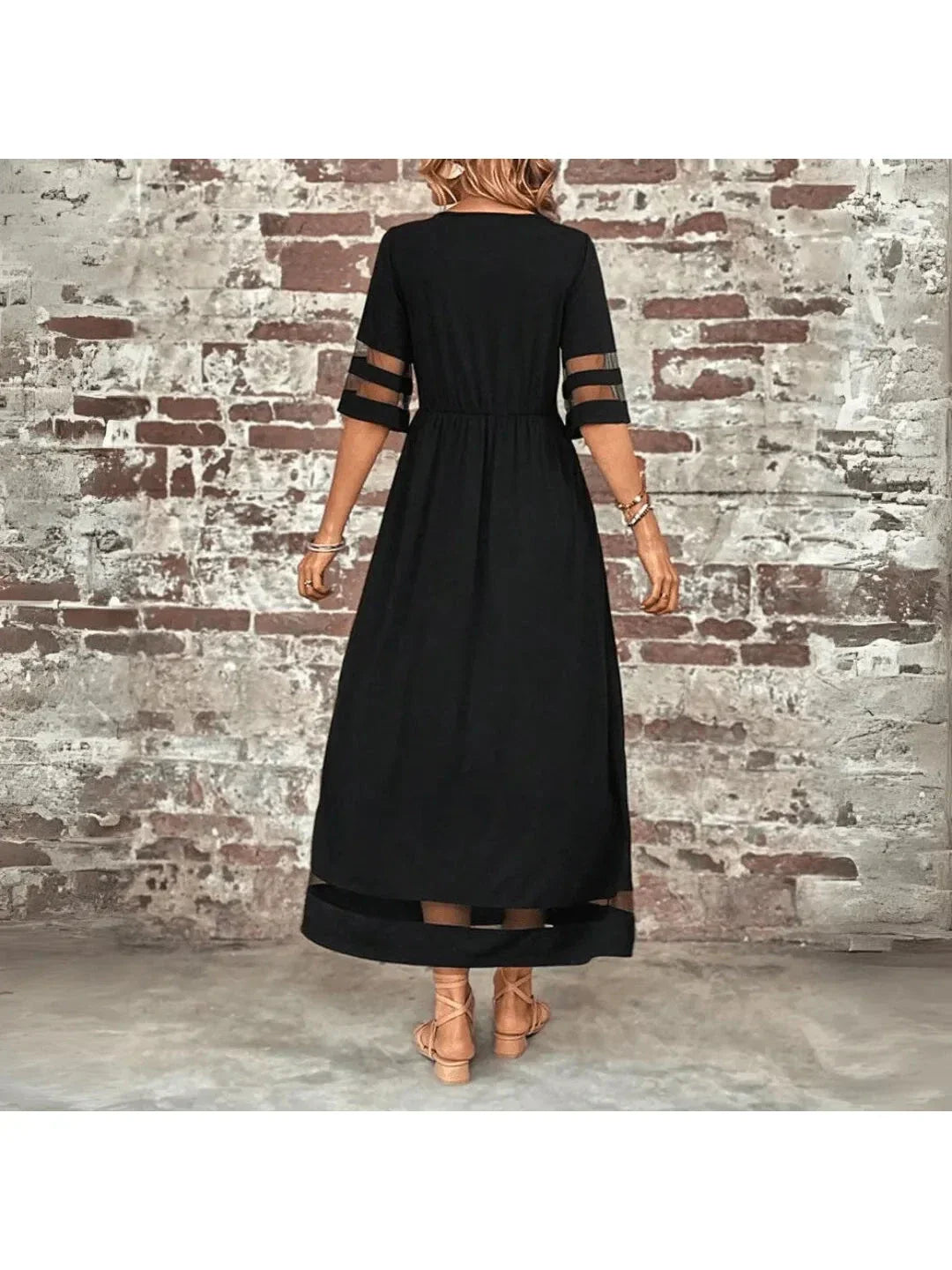 Robe femme évasée décontractée chic, confortable pour l'été, avec poches discrètes, un essentiel mode féminine.