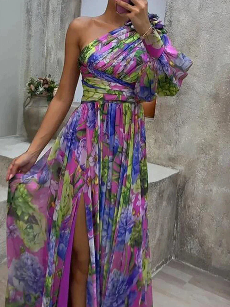 Robe maxi femme sexy asymétrique à imprimé lilas, fente latérale. Idéale pour cocktail ou soirée élégante.
