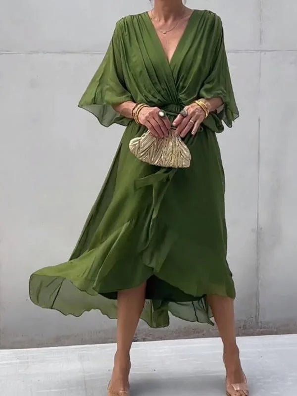 Robe maxi fluide femme, décolleté V, idéale été. Élégante, confortable et chic pour un style décontracté.