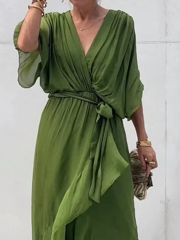 Robe d'été fluide et confortable pour femme, coupe maxi. Tenue décontractée chic, parfaite pour le quotidien.