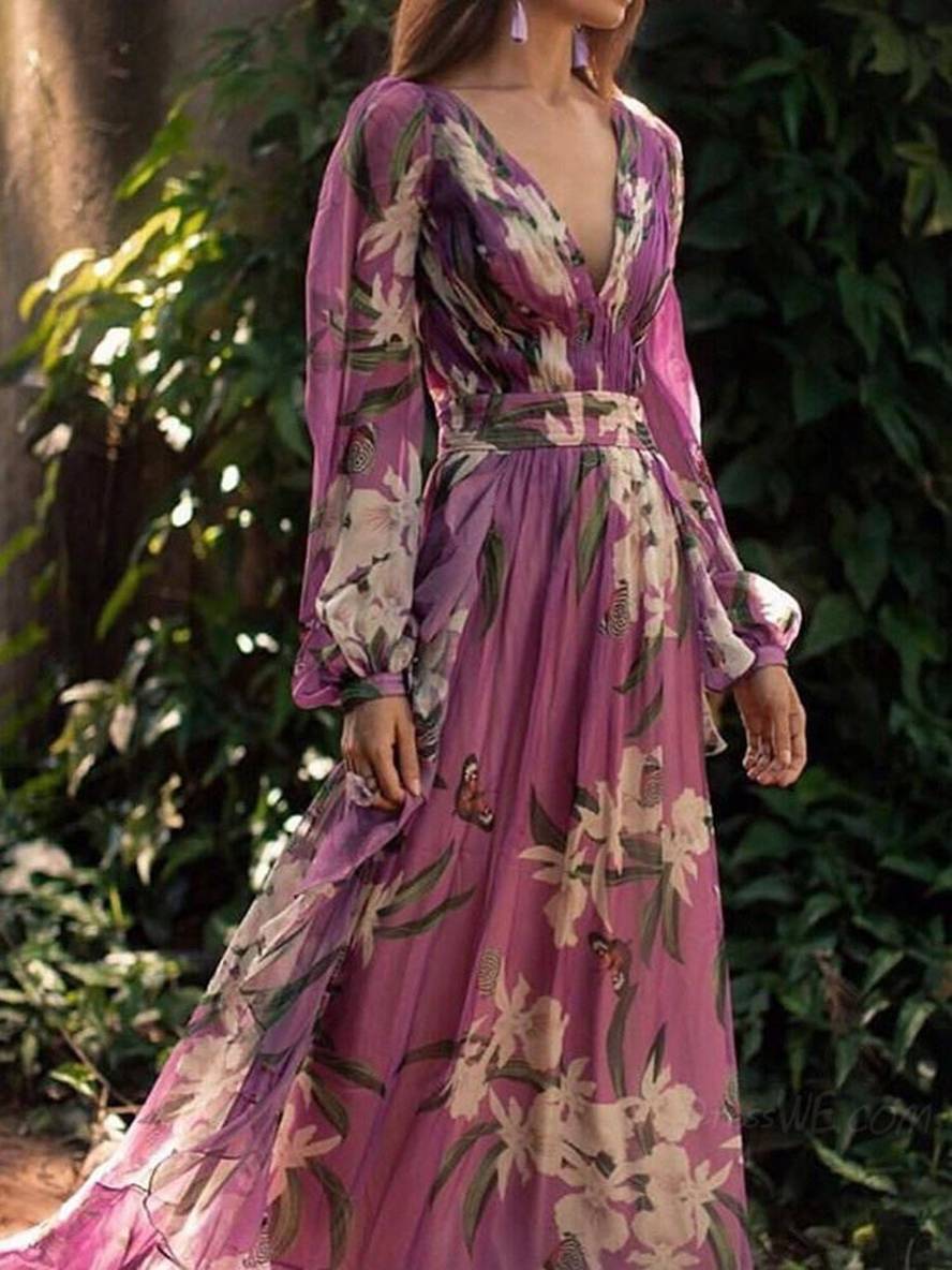 Robe femme longue fleurie violette, coupe fluide et confortable, col V. Idéale tenue de soirée ou événement printemps.