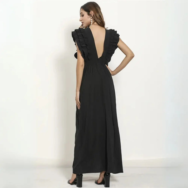 Robe maxi fluide, volants élégants, coupe cintrée.  Parfait pour les occasions spéciales.
