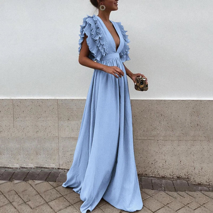 Robe maxi fluide, volants élégants, coupe cintrée.  Parfait pour les occasions spéciales.