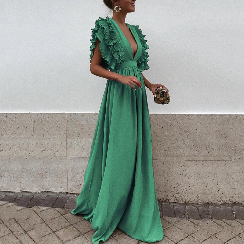 Robe maxi fluide, volants élégants, coupe cintrée.  Parfait pour les occasions spéciales.
