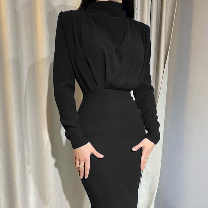 Vêtement femme, robe longue de cocktail, style maxi élégant et fluide.