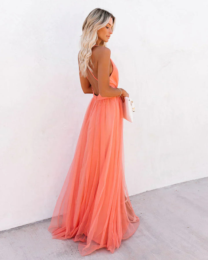Robe maxi orange fluide, coupe élégante et cintrée. Idéale été.