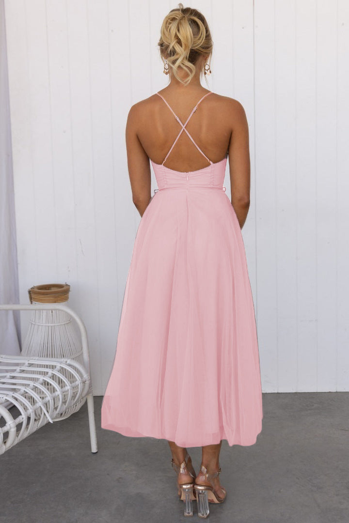 Robe maxi soirée chic en mousseline, bretelles fines, coupe cintrée.  Idéale pour les fêtes.
