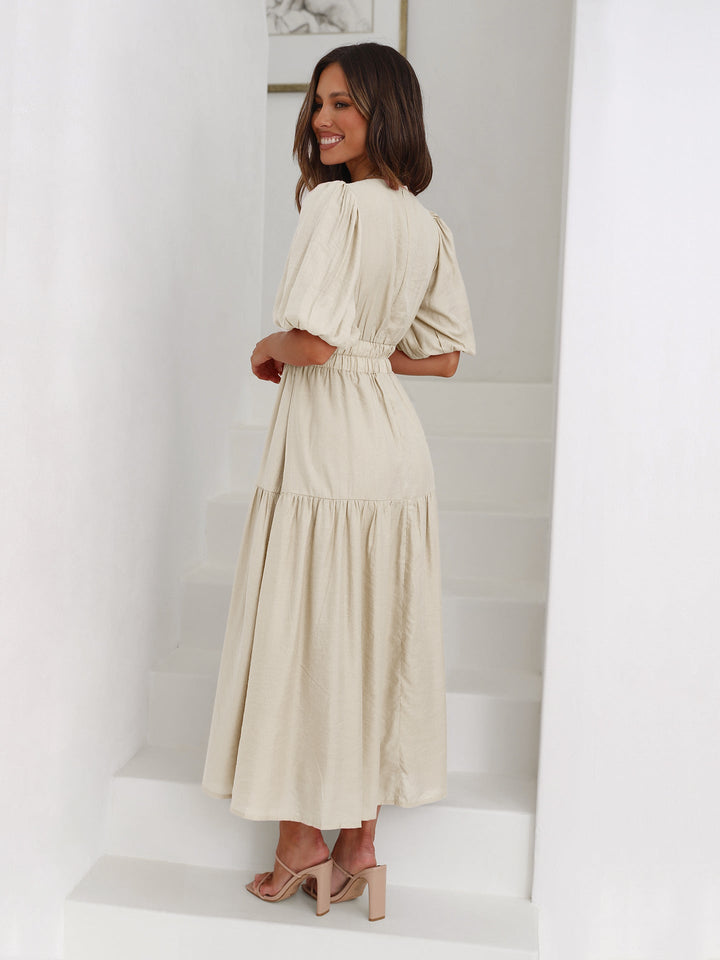 Robe maxi fluide et élégante, col V, manches bouffantes, silhouette évasée, idéale pour célébration.