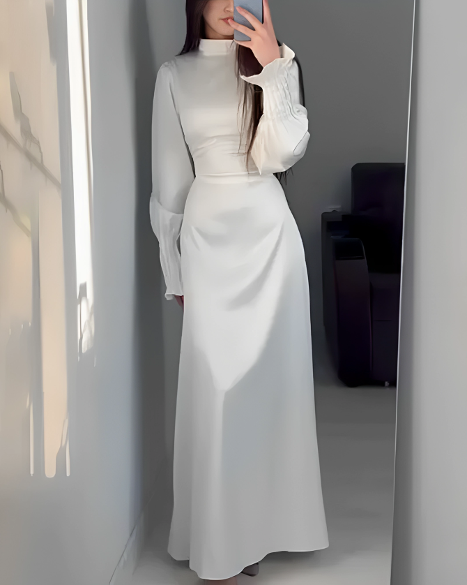 Robe maxi Zuri élégante pour femme, idéale pour soirée cocktail. Fluide et chic, coupe longue.