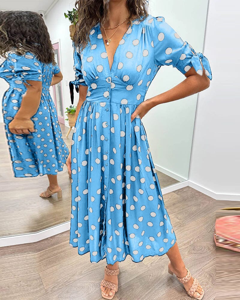 "Robe mi-longue à pois, manches nouées, coupe cintrée, imprimé rétro, parfaite pour occasions élégantes."