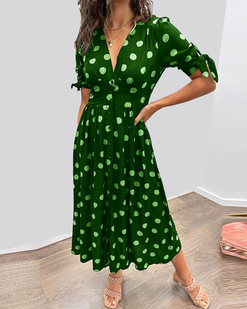 "Robe mi-longue à pois, manches nouées, coupe cintrée, imprimé rétro, parfaite pour occasions élégantes."
