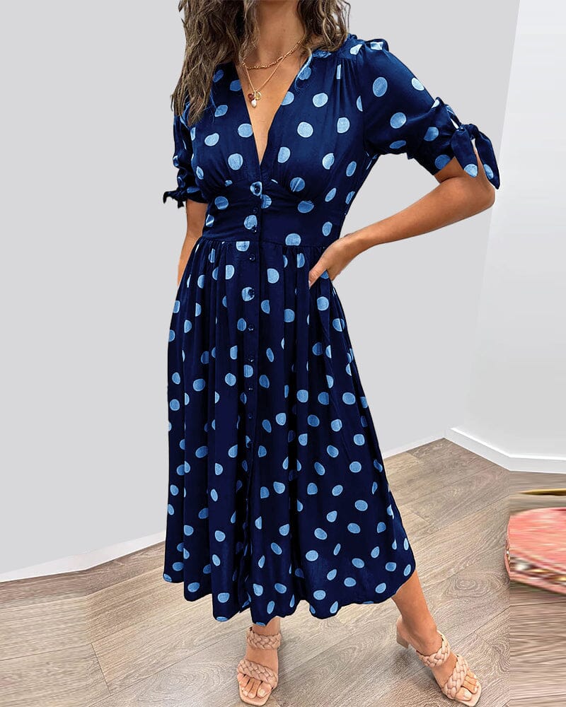 "Robe mi-longue à pois, manches nouées, coupe cintrée, imprimé rétro, parfaite pour occasions élégantes."