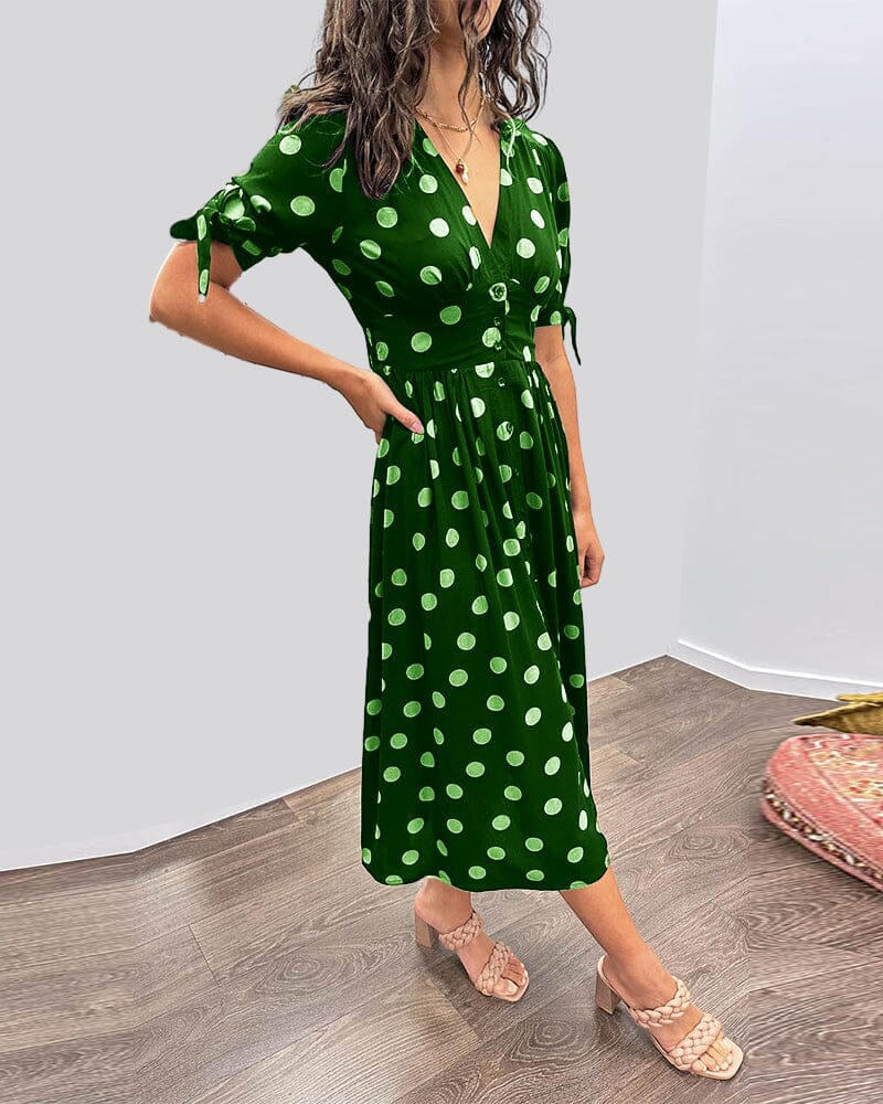 "Robe mi-longue à pois, manches nouées, coupe cintrée, imprimé rétro, parfaite pour occasions élégantes."