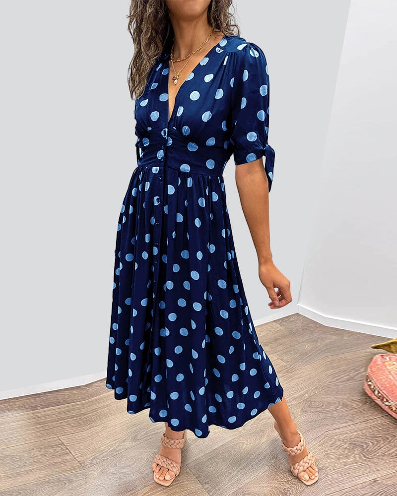 "Robe mi-longue à pois, manches nouées, coupe cintrée, imprimé rétro, parfaite pour occasions élégantes."