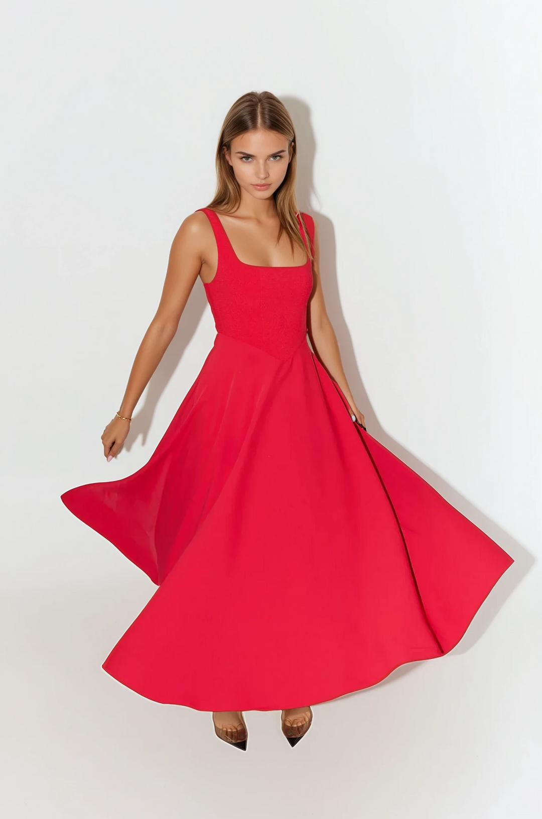 "Robe mi-longue élégante en polyester, coupe ajustée, bretelles fines ajustées, encolure carrée, parfaite soirées chic."