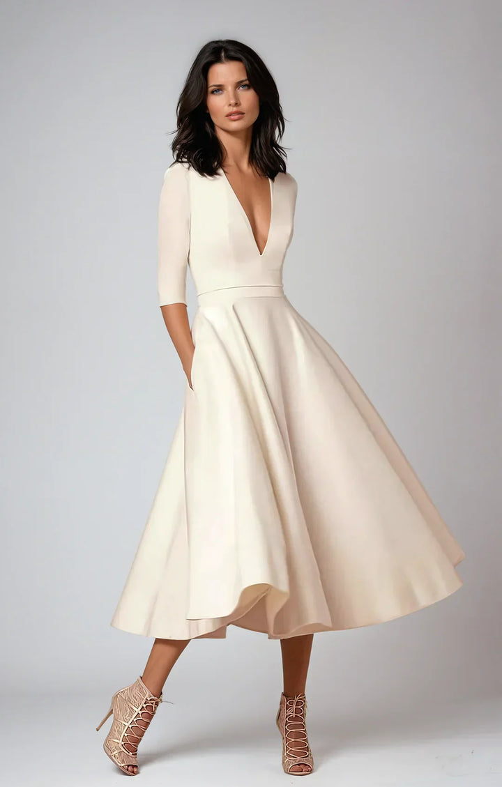 Robe midi A-ligne élégante, décolleté V, tissu luxueux.  Coupe flatteuse et confortable.