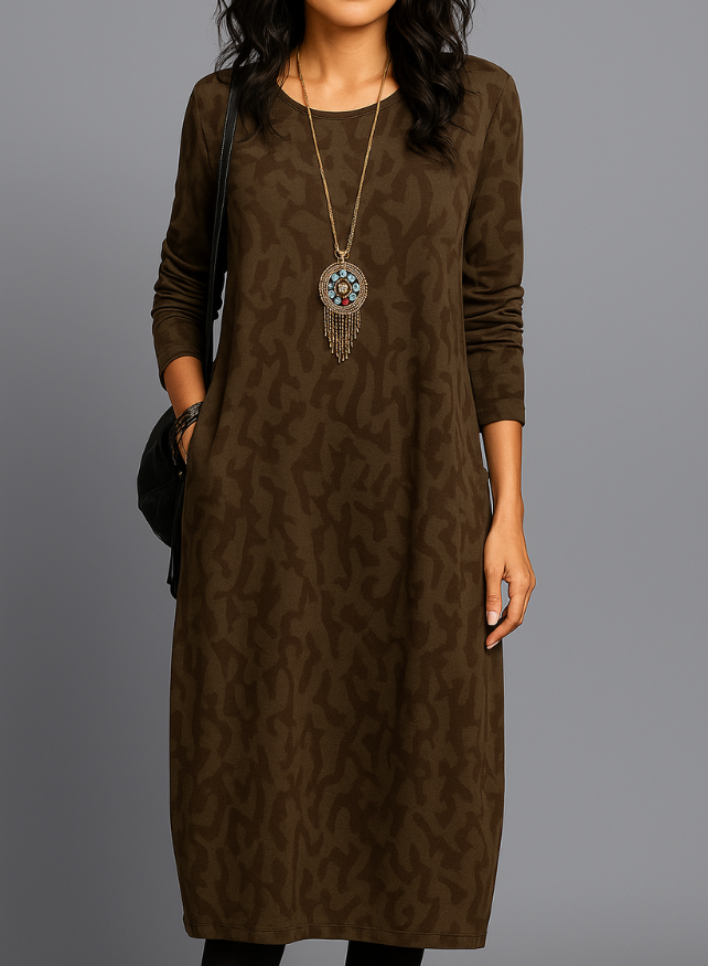 Robe midi femme ample, matière douce, offrant un confort quotidien et un look élégant et décontracté.