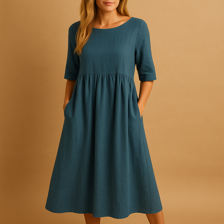 Robe midi décontractée pour femme, coupe ample et col rond. Avec poches, idéale pour un confort estival quotidien.