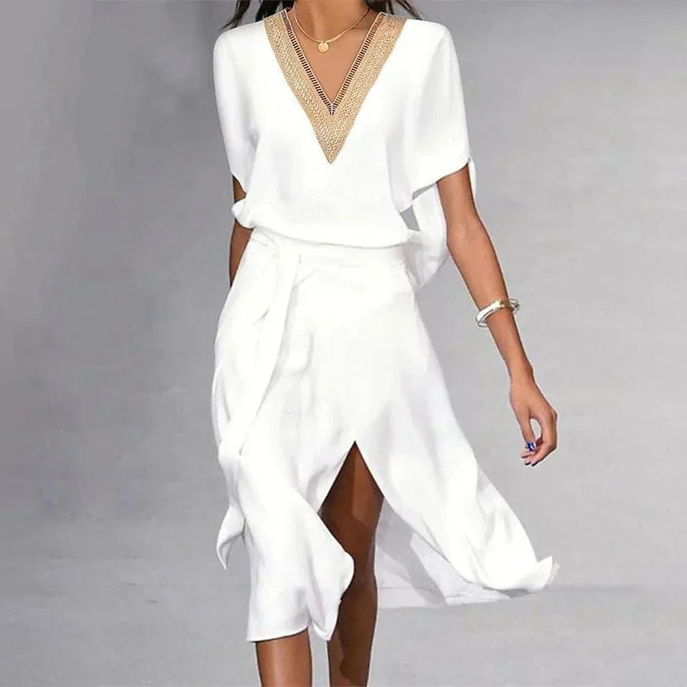 Robe midi blanche avec col en V, élégante et minimaliste pour femme, parfaite pour les occasions spéciales et le quotidien.