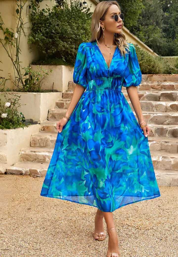 Tenue quotidienne chic : robe midi femme bohème colorée, imprimé abstrait, col V.