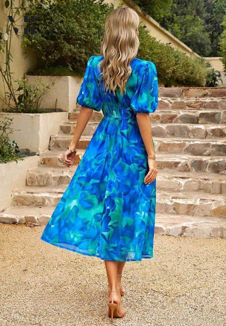 Robe d'été femme bohème longueur midi, imprimé abstrait vif, col V fluide.