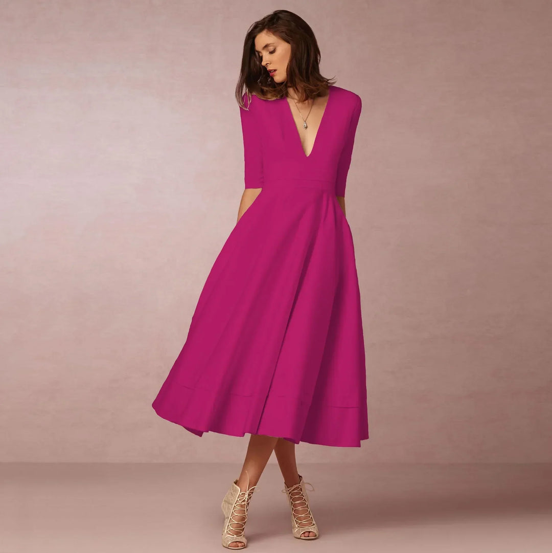 Robe élégante midi pour femme, cintrée, offrant confort et un style contemporain.