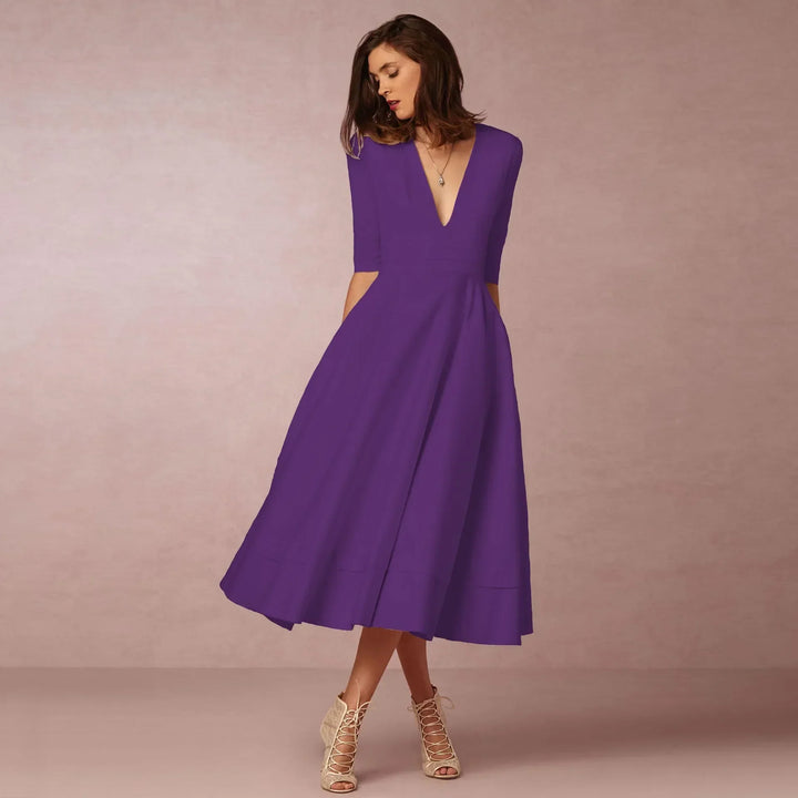 Robe midi femme, cintrée, style décontracté chic, confortable pour toutes les occasions.